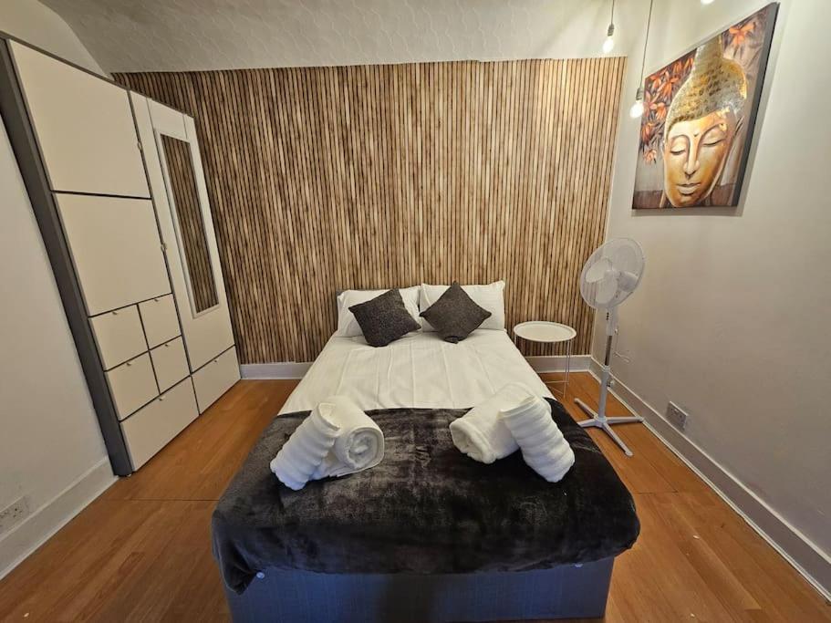 Stylish 2 Bed Apt - Harry Potter/ Leavesden Studios/Watford/Hemel Hempstead - Families/Professionals & Contractors Welcome - Serviced Accomodation Sarratt Exterior foto