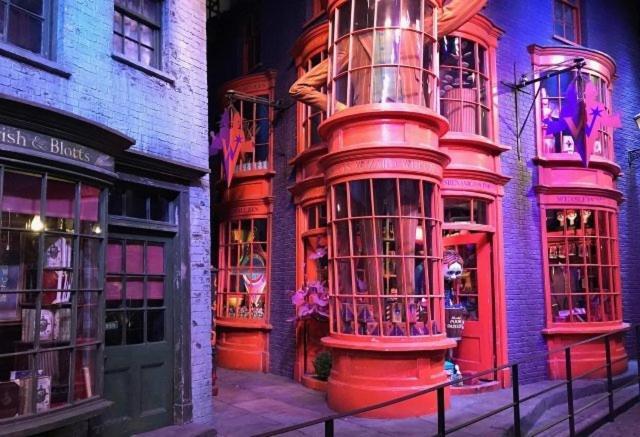 Stylish 2 Bed Apt - Harry Potter/ Leavesden Studios/Watford/Hemel Hempstead - Families/Professionals & Contractors Welcome - Serviced Accomodation Sarratt Exterior foto