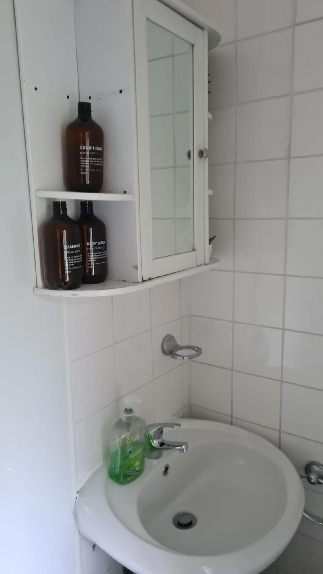 Stylish 2 Bed Apt - Harry Potter/ Leavesden Studios/Watford/Hemel Hempstead - Families/Professionals & Contractors Welcome - Serviced Accomodation Sarratt Exterior foto