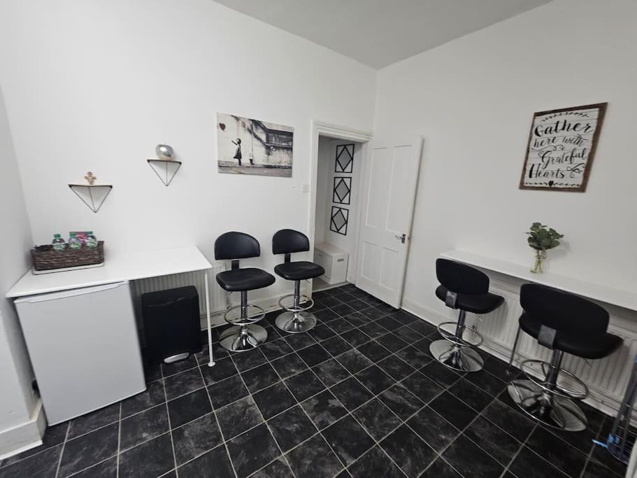 Stylish 2 Bed Apt - Harry Potter/ Leavesden Studios/Watford/Hemel Hempstead - Families/Professionals & Contractors Welcome - Serviced Accomodation Sarratt Exterior foto