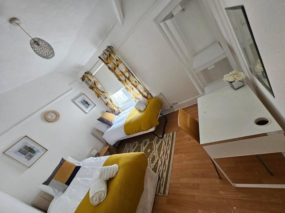 Stylish 2 Bed Apt - Harry Potter/ Leavesden Studios/Watford/Hemel Hempstead - Families/Professionals & Contractors Welcome - Serviced Accomodation Sarratt Exterior foto