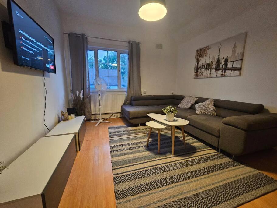 Stylish 2 Bed Apt - Harry Potter/ Leavesden Studios/Watford/Hemel Hempstead - Families/Professionals & Contractors Welcome - Serviced Accomodation Sarratt Exterior foto