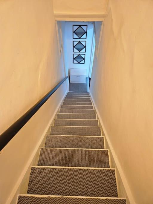 Stylish 2 Bed Apt - Harry Potter/ Leavesden Studios/Watford/Hemel Hempstead - Families/Professionals & Contractors Welcome - Serviced Accomodation Sarratt Exterior foto