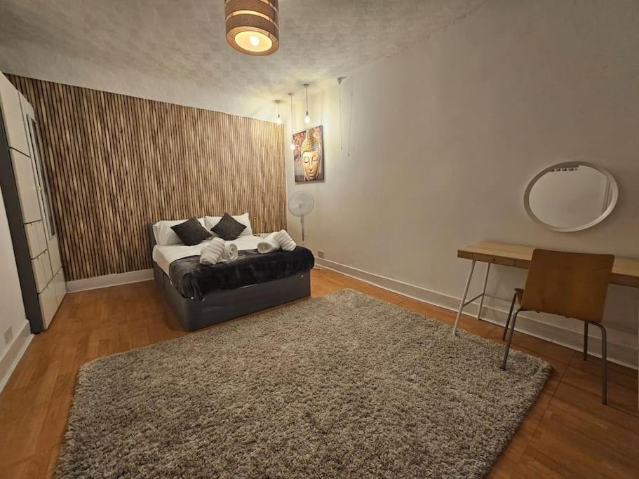 Stylish 2 Bed Apt - Harry Potter/ Leavesden Studios/Watford/Hemel Hempstead - Families/Professionals & Contractors Welcome - Serviced Accomodation Sarratt Exterior foto